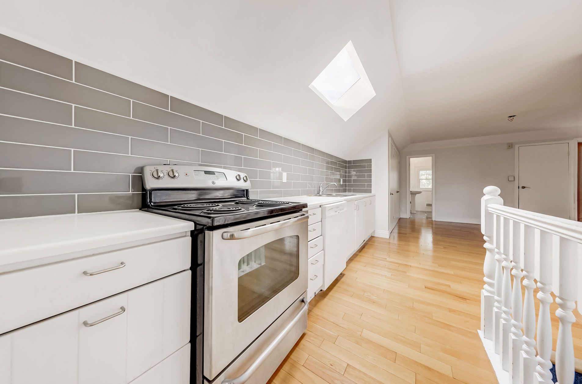 1200 Avenue Road Upper#3