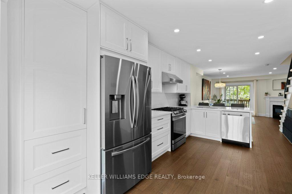 2 Bedrooms Condo at 3480 Upper Middle, Burlington For sale