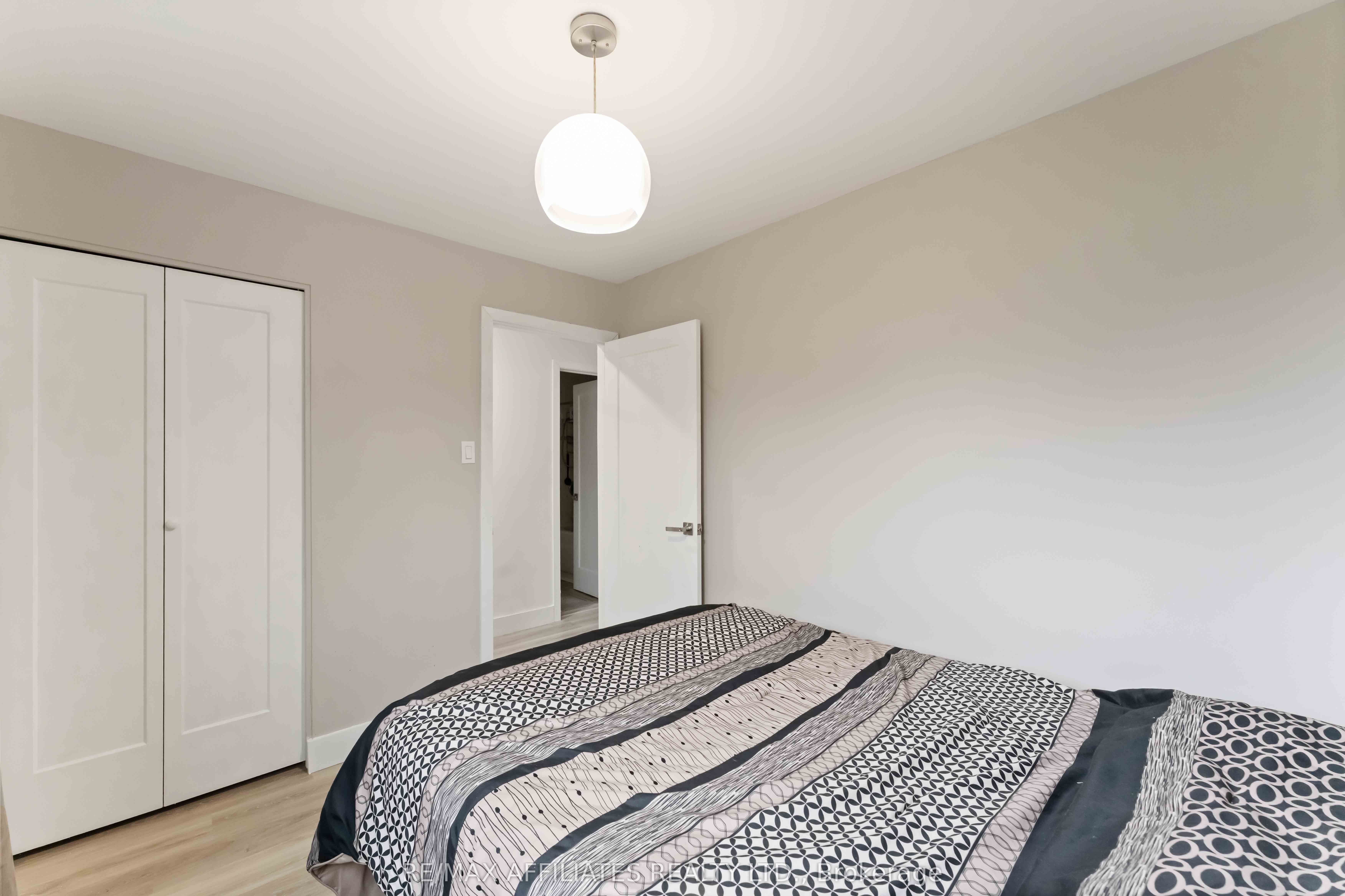 2 Teakwood Court