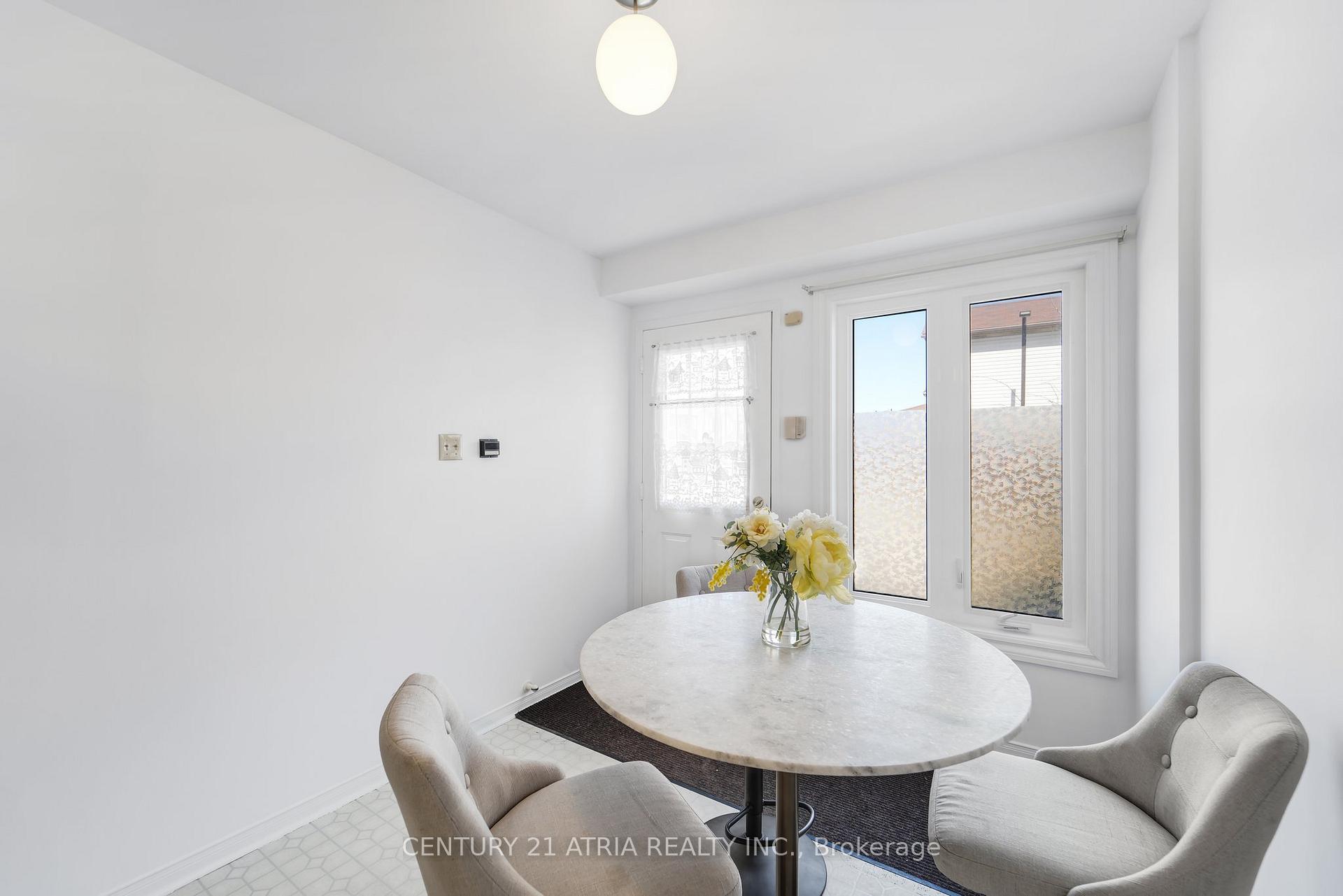 3 Bedrooms Condo at 1485 Torrington,  Mississauga For sale