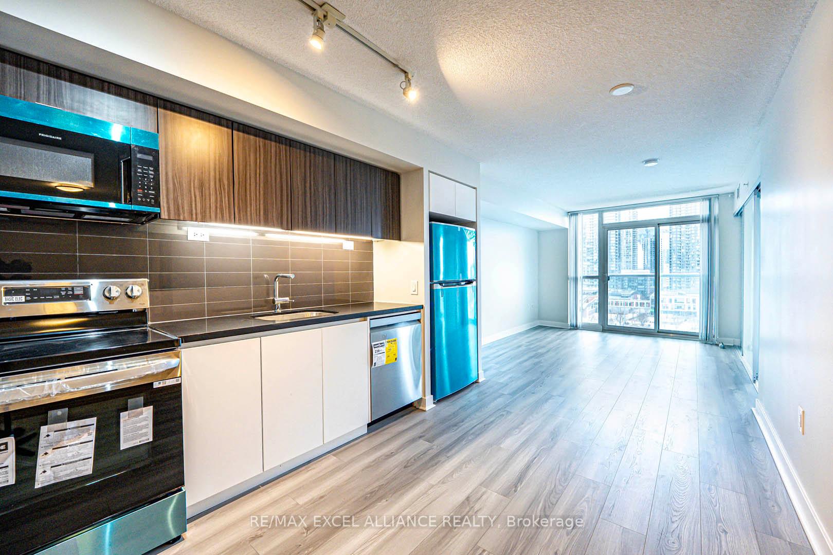 2 Bedrooms Condo at 75 Queens Wharf,  Toronto For sale