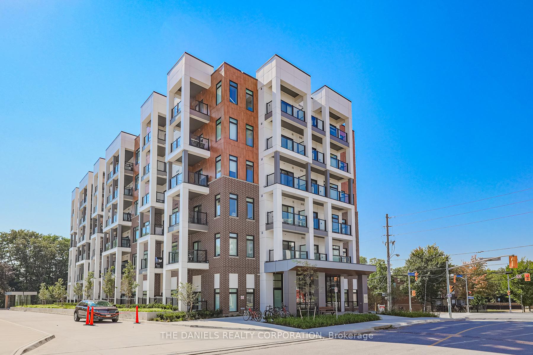 2 Bedrooms Condo at 165 Canon Jackson,  Toronto For sale