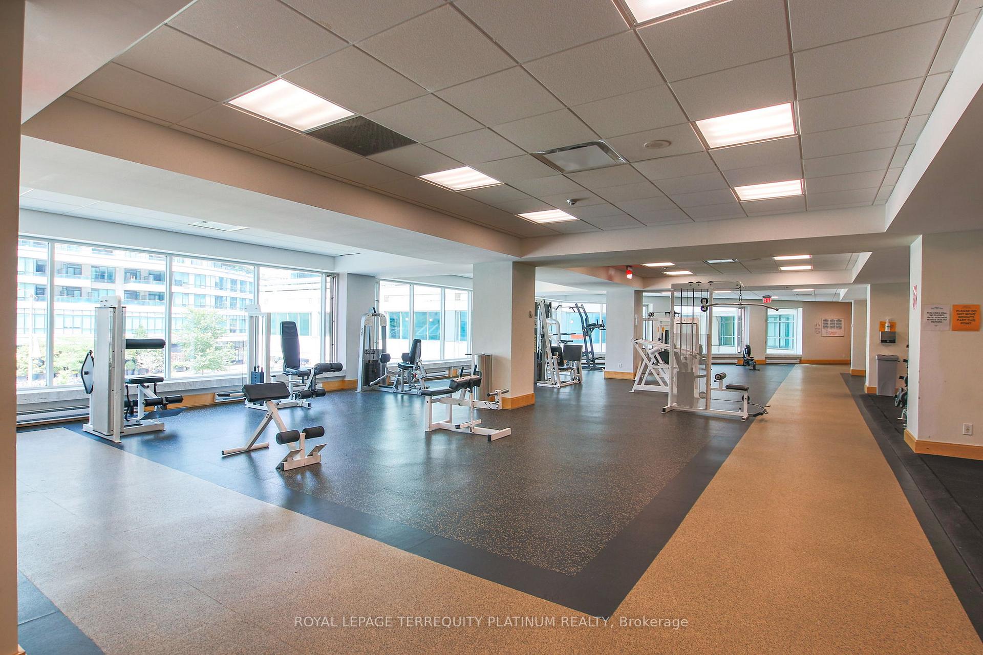 2 Bedrooms Condo at 10 Yonge, Toronto For sale