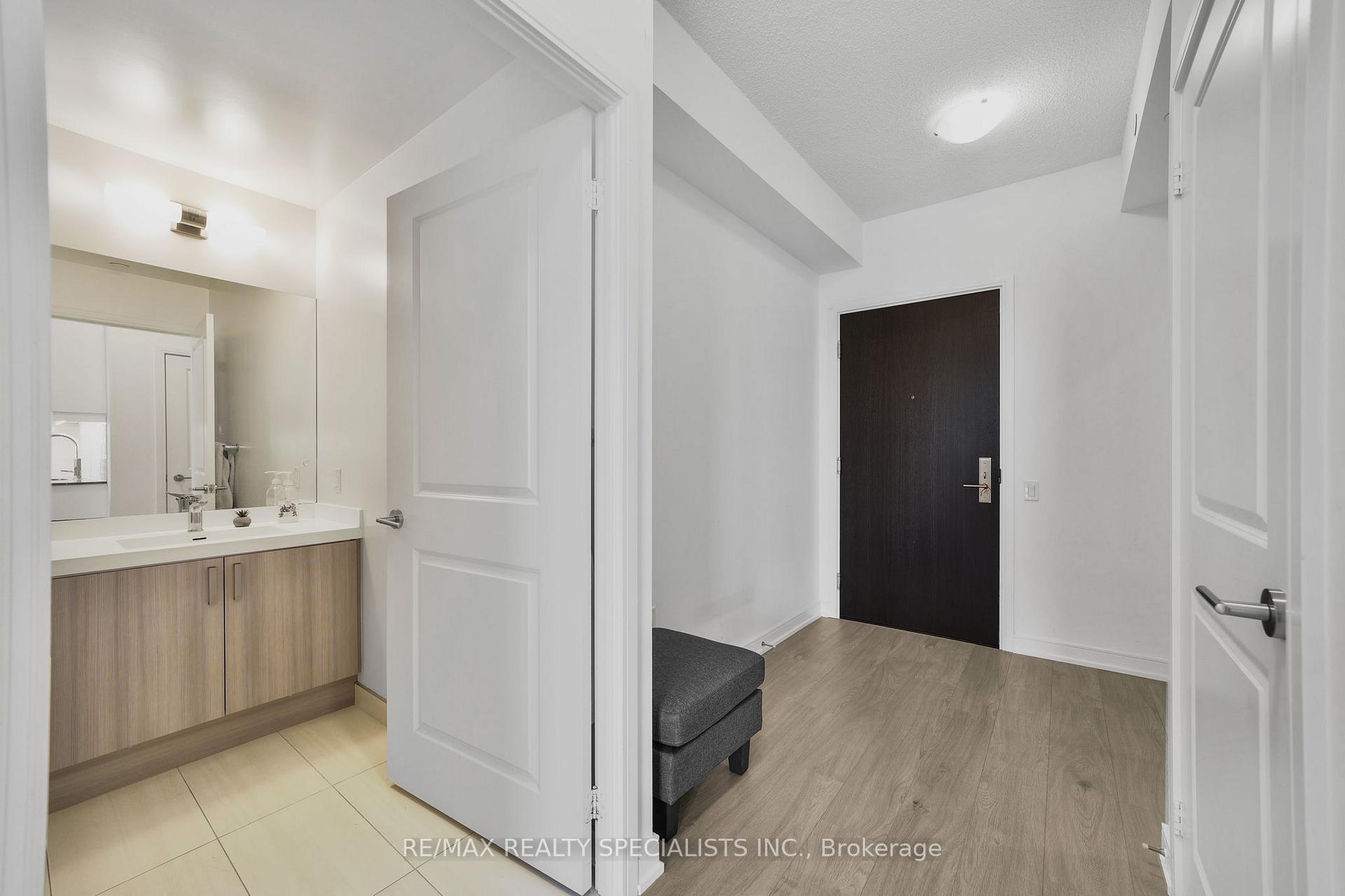 1 Bedroom Condo at 8 Nahani,  Mississauga For sale