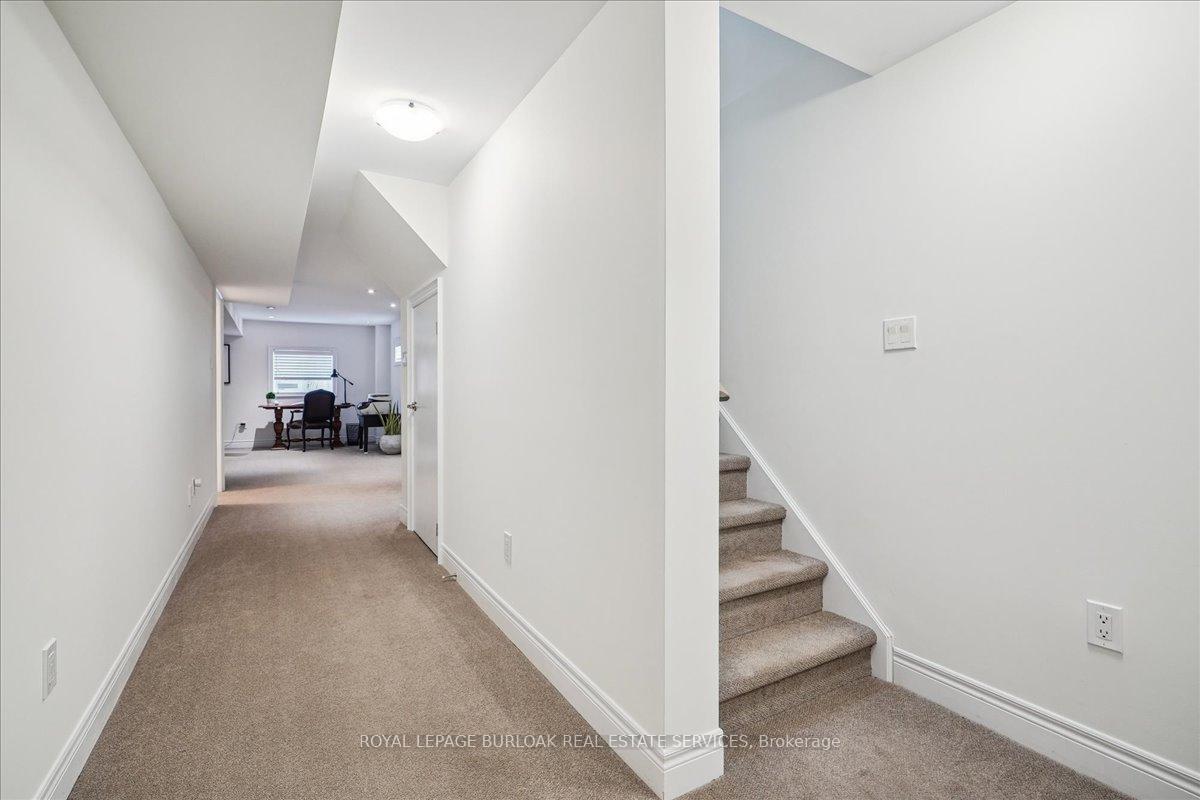 3 Bedrooms Condo at 2086 Ghent, Burlington For sale