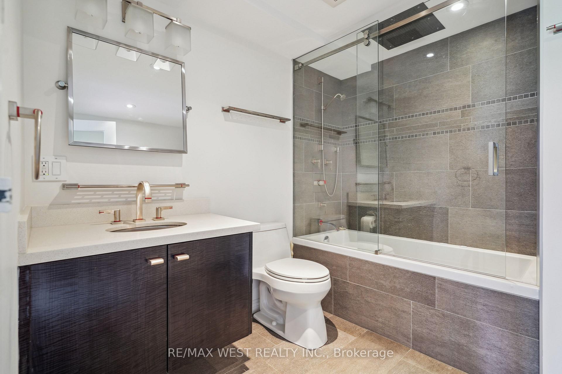 2 Bedrooms Condo at 256 Jarvis, Toronto For sale