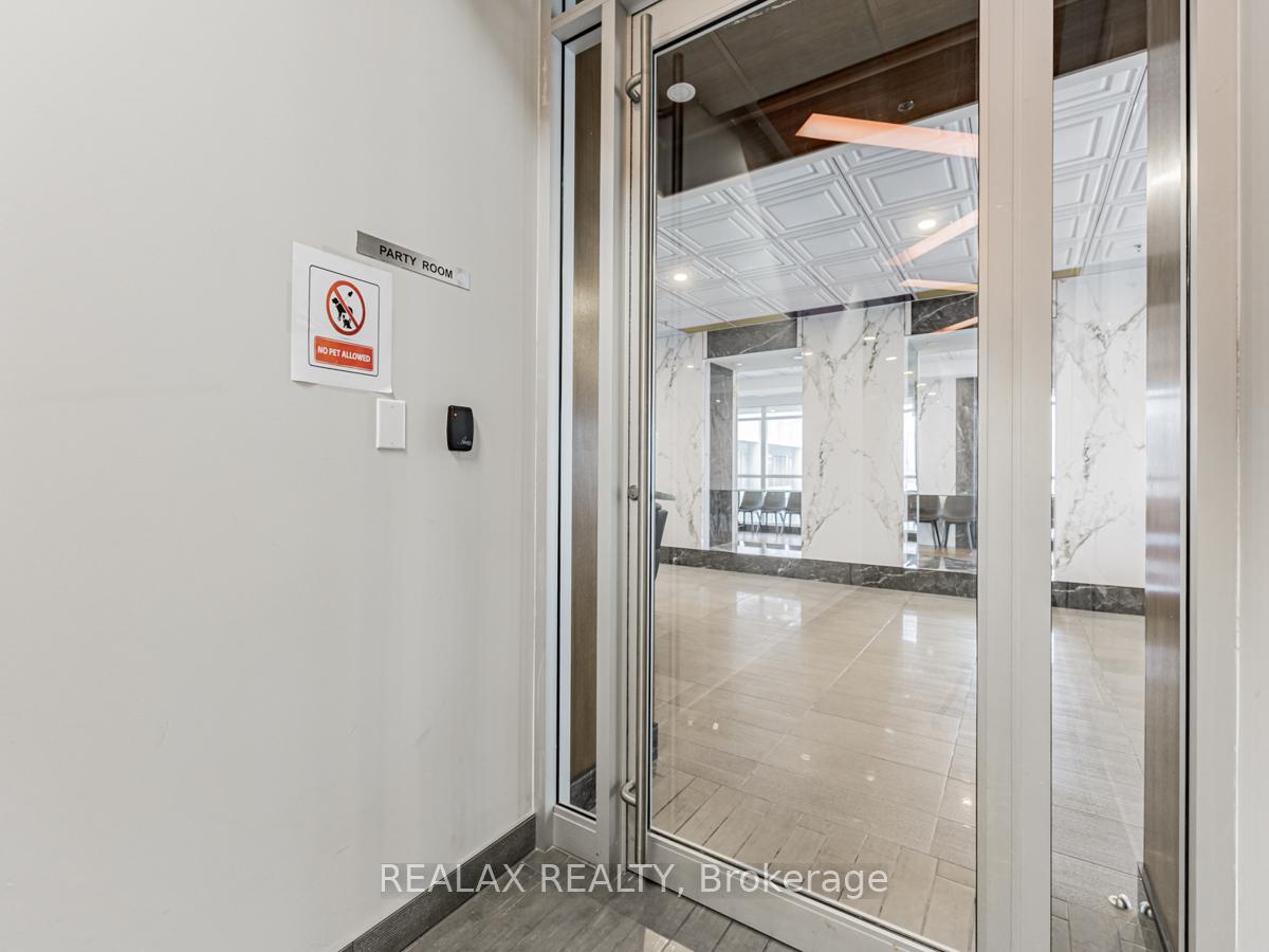 3 Bedrooms Condo at 70 Town Centre,  Toronto For sale