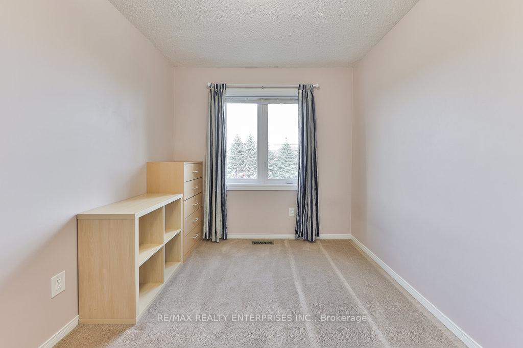 3 Bedrooms Condo at 455 Apache, Mississauga For sale