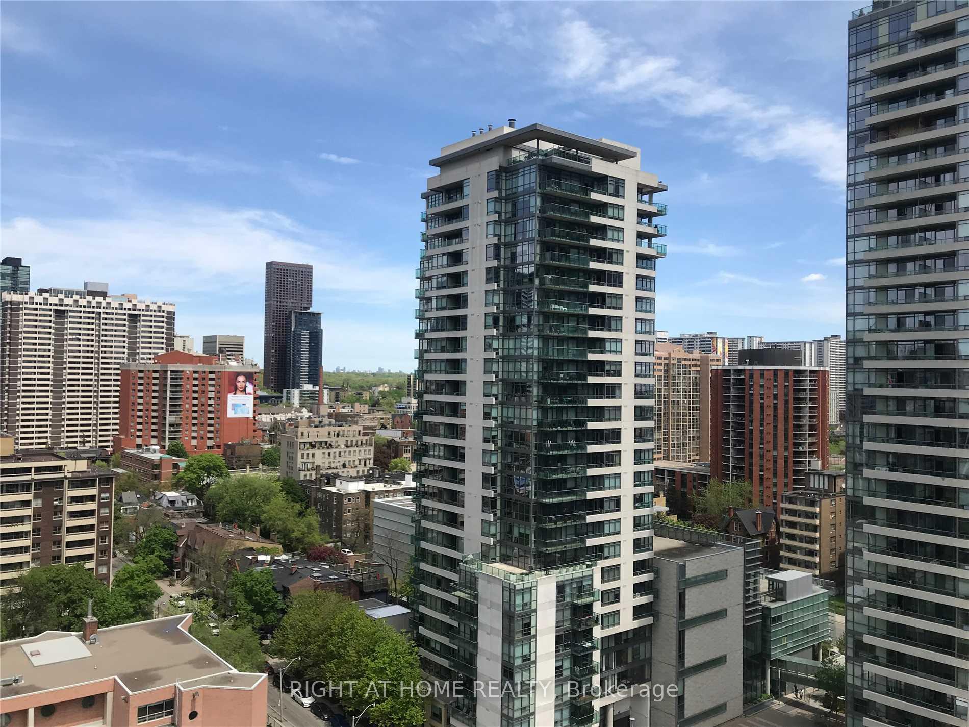 2 Bedrooms Condo at 85 Wood, Toronto For sale