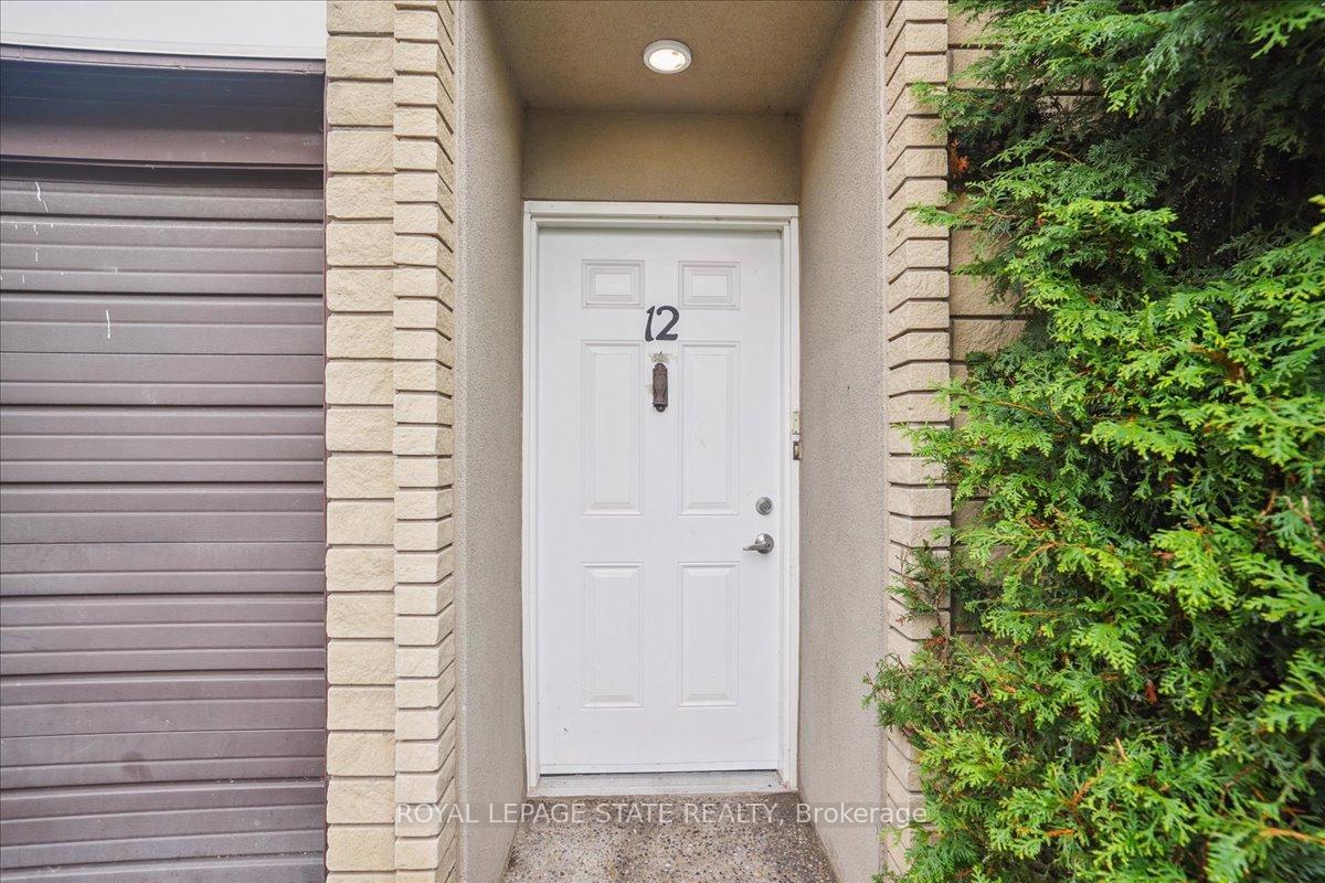 3 Bedrooms Condo at 36 Greendale,  Hamilton For sale