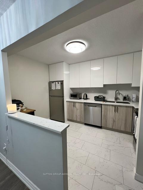 3 Bedrooms Condo at 10 Tangreen,  Toronto For sale