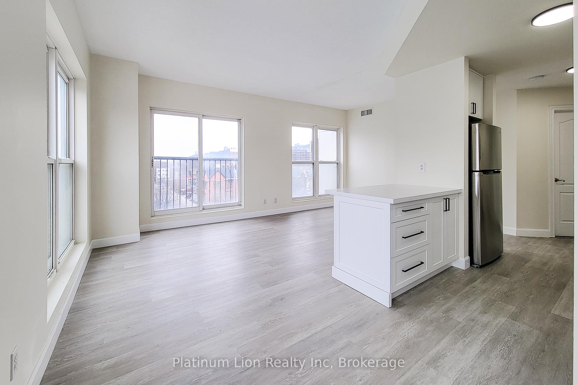 2 Bedrooms Condo at 135 James,  Hamilton For sale