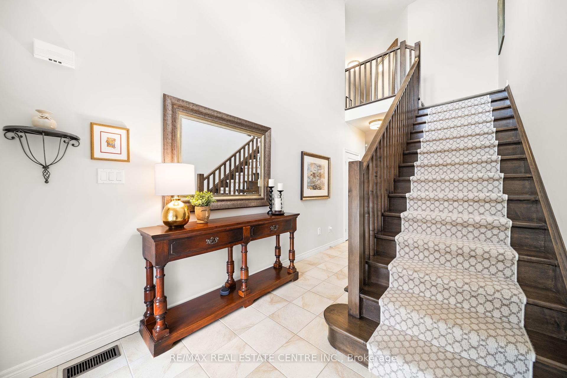 3 Bedrooms Condo at 441 Stonehenge, Hamilton For sale