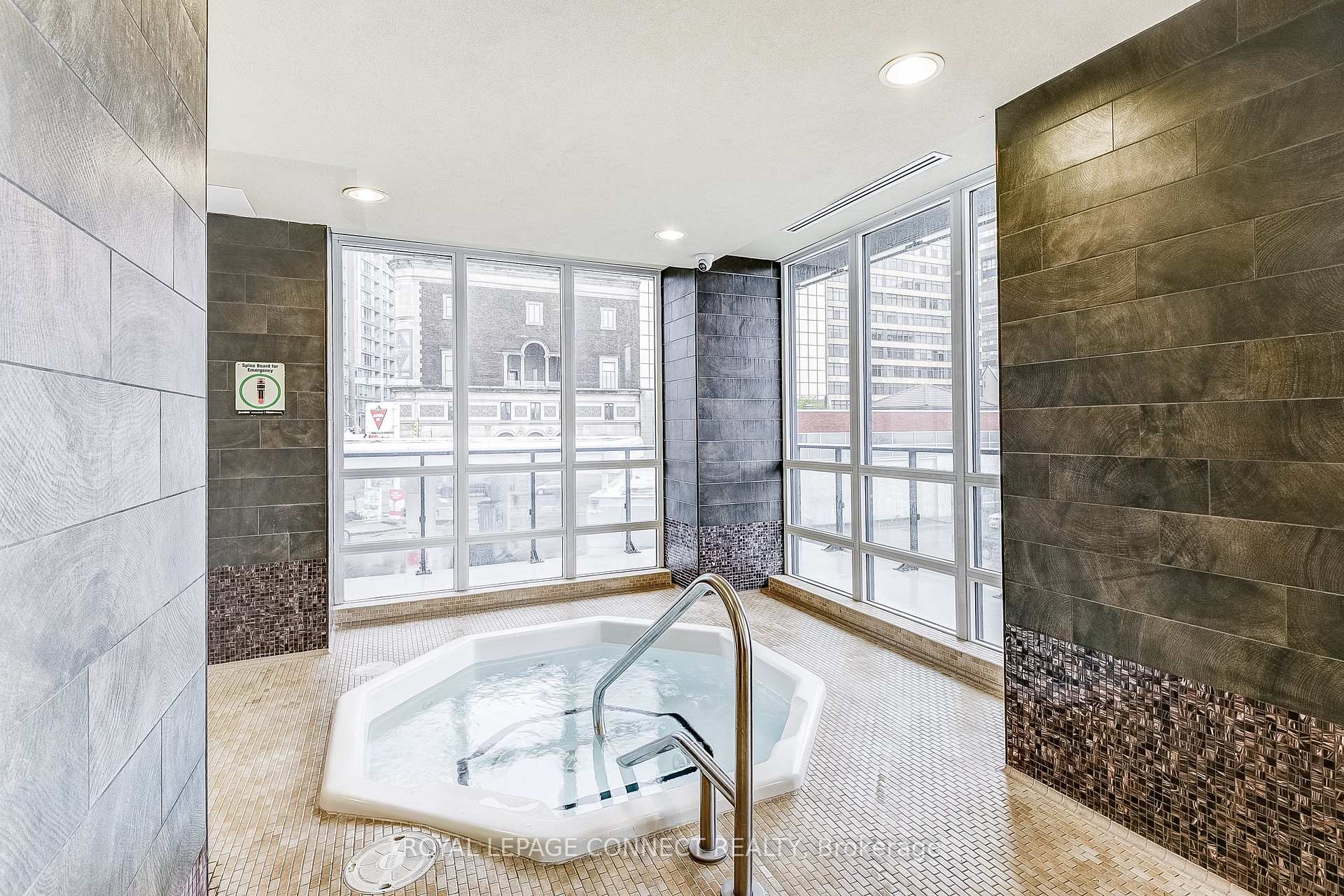 2 Bedrooms Condo at 825 Church, Toronto For sale
