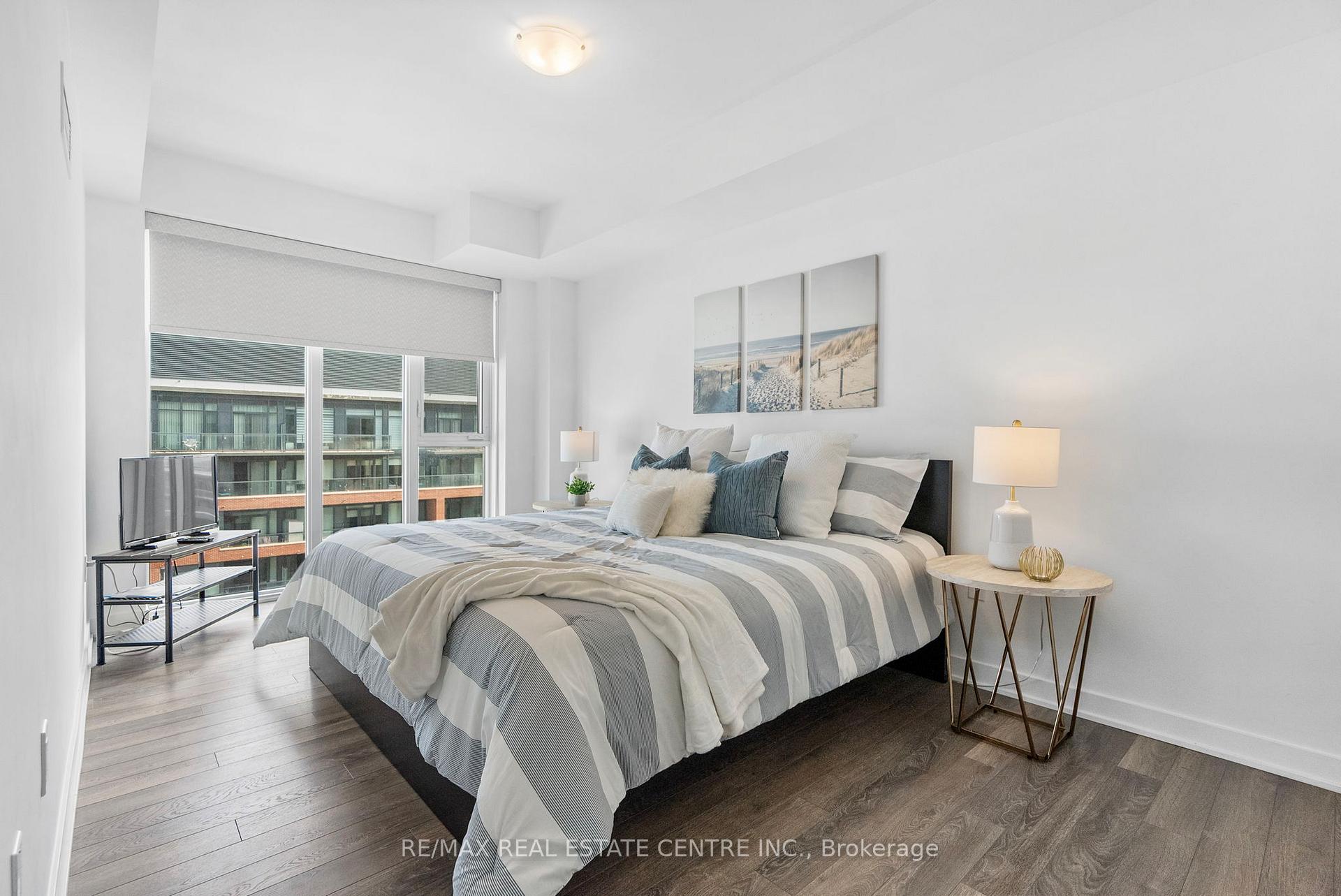 3 Bedrooms Condo at 100 Eagle Rock, Vaughan For sale