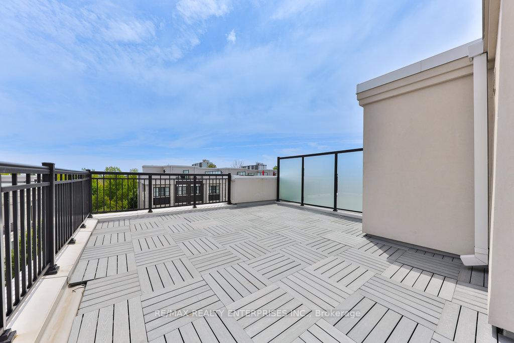 2 Bedrooms Condo at 657 Cricklewood, Mississauga For sale