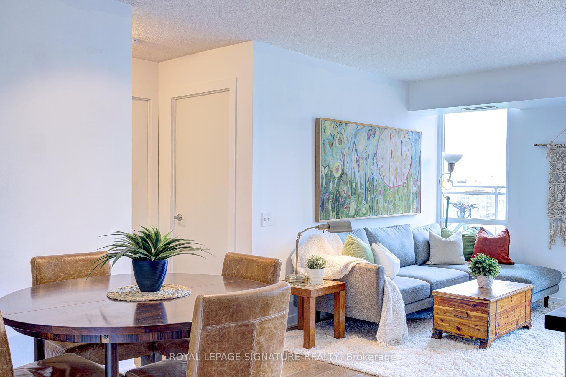 2 Bedrooms Condo at 77 Lombard, Toronto For sale