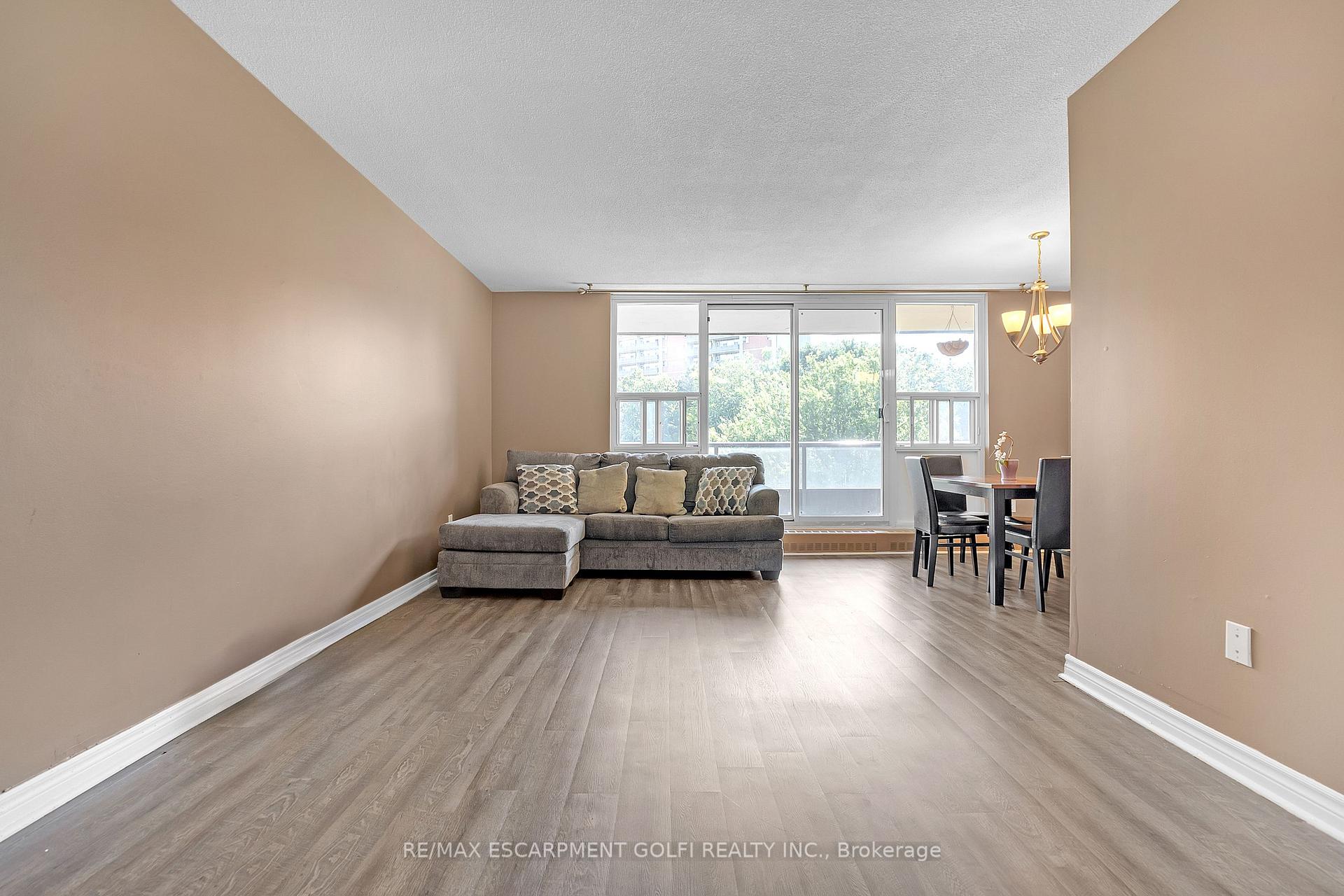 3 Bedrooms Condo at 1966 Main, Hamilton For sale