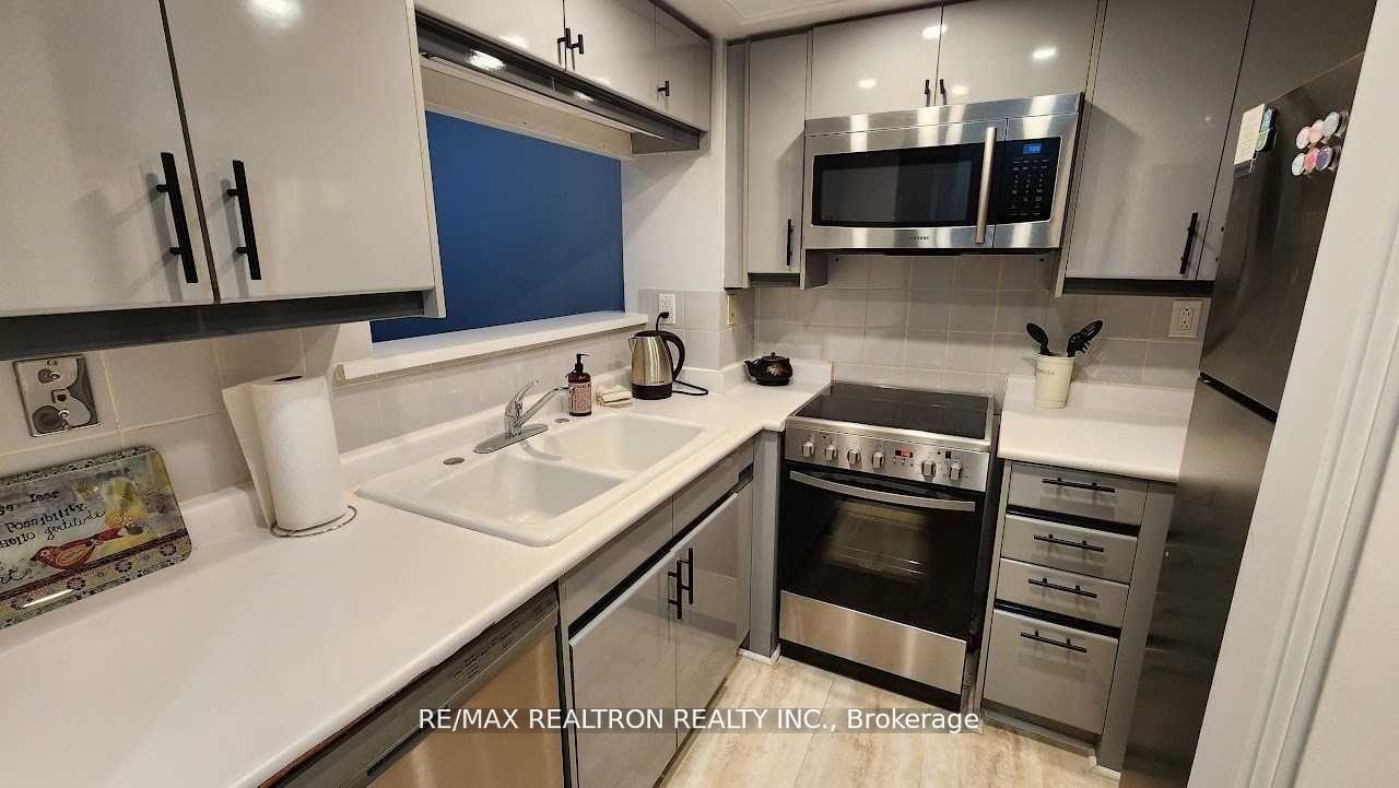 1 Bedroom Condo at 7 Broadway, Toronto For sale