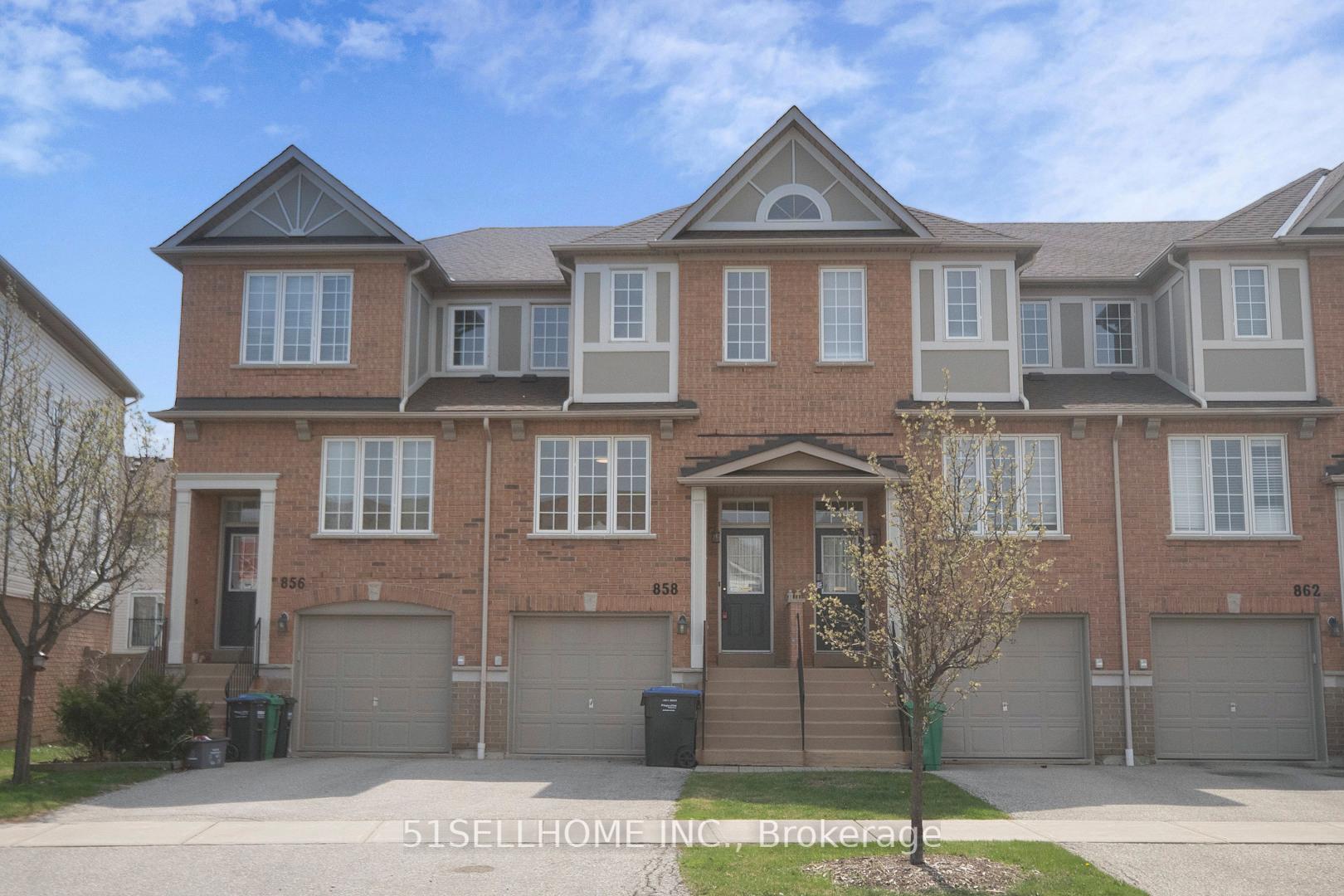 4 Bedrooms Condo at 858 Scollard,  Mississauga For sale
