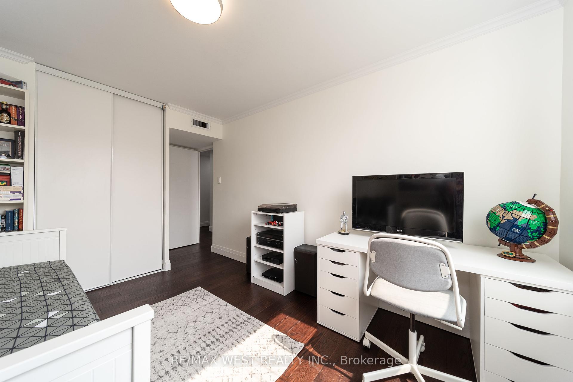 4 Bedrooms Condo at 61 Richview, Toronto For sale