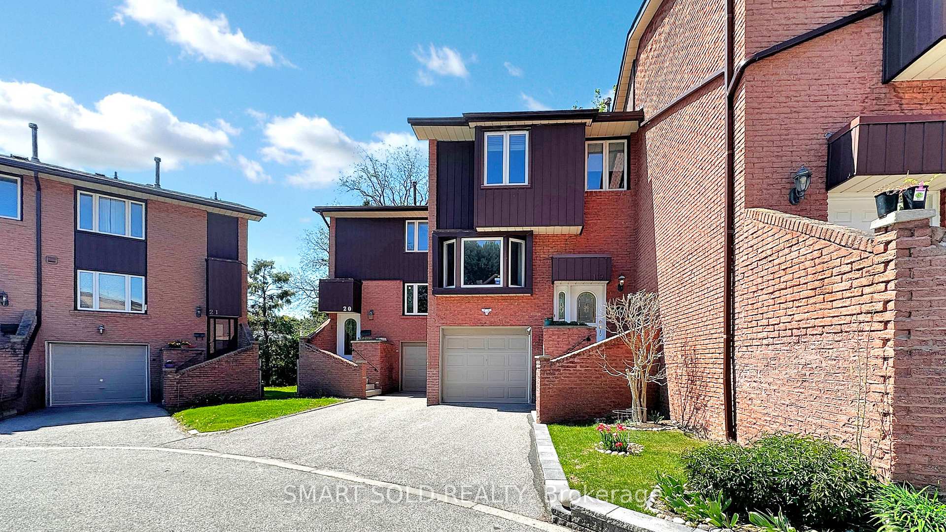 3 Bedrooms Condo at 2606 Midland, Toronto For sale