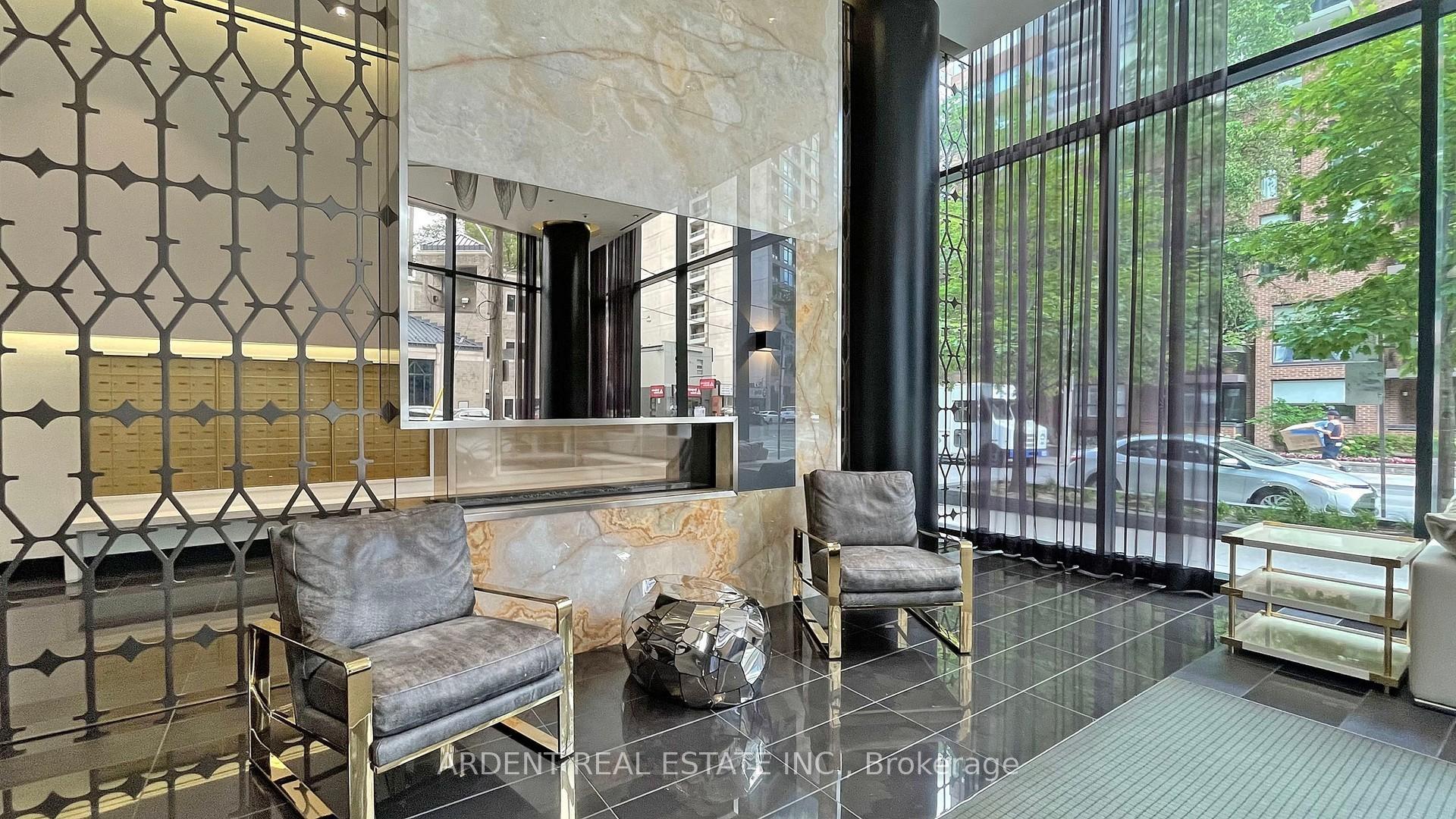 3 Bedrooms Condo at 32 Davenport,  Toronto For sale