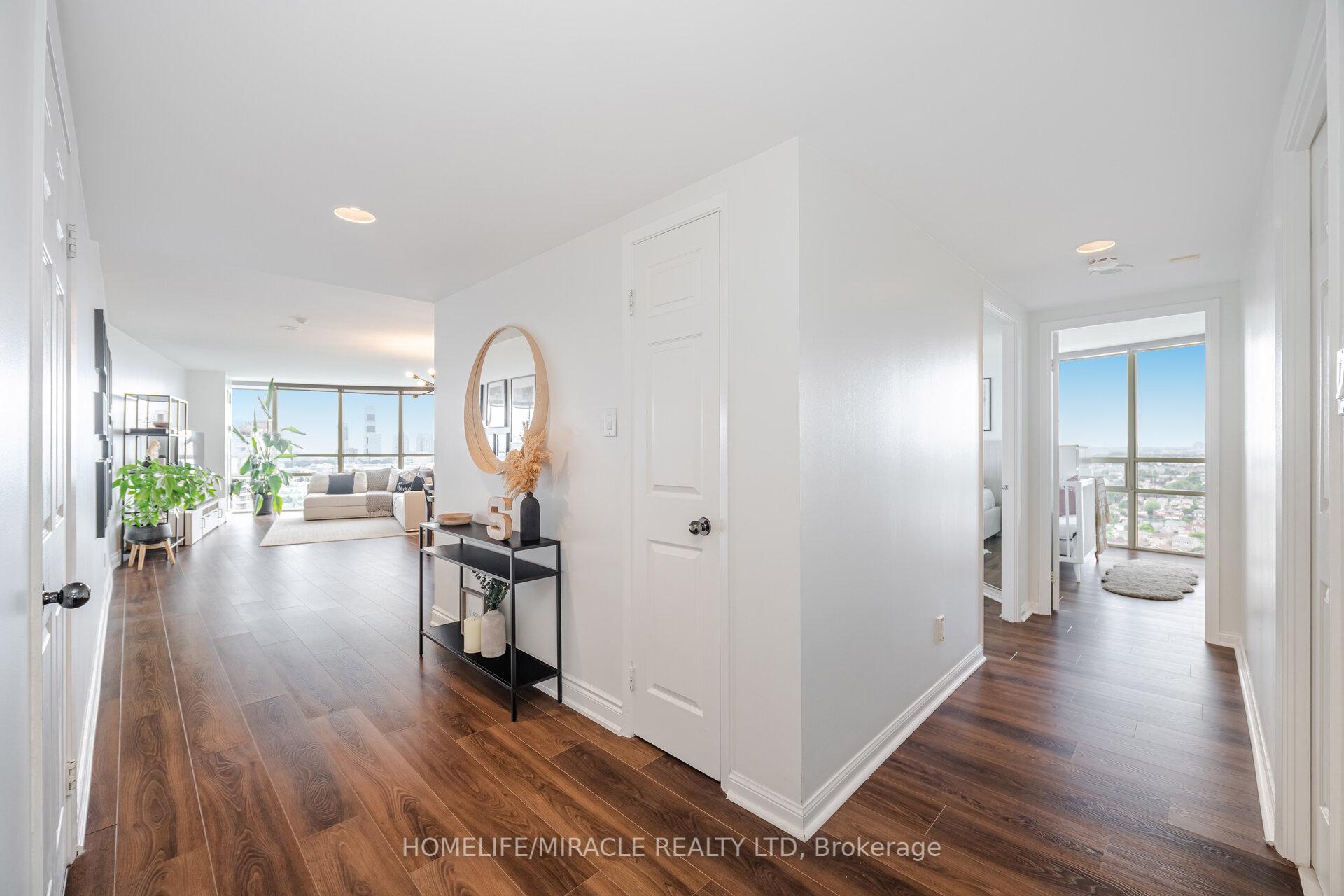 2 Bedrooms Condo at 50 Eglinton, Mississauga For sale
