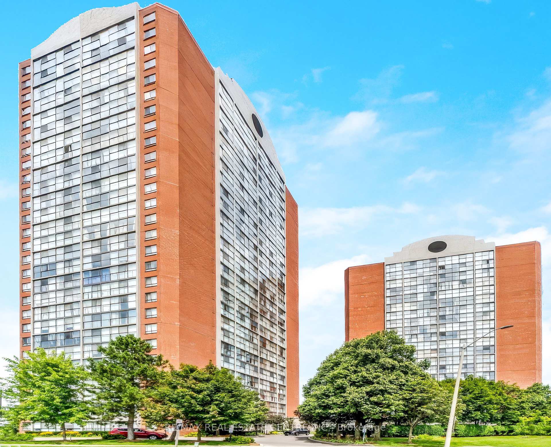 2 Bedrooms Condo at 4185 Shipp, Mississauga For sale