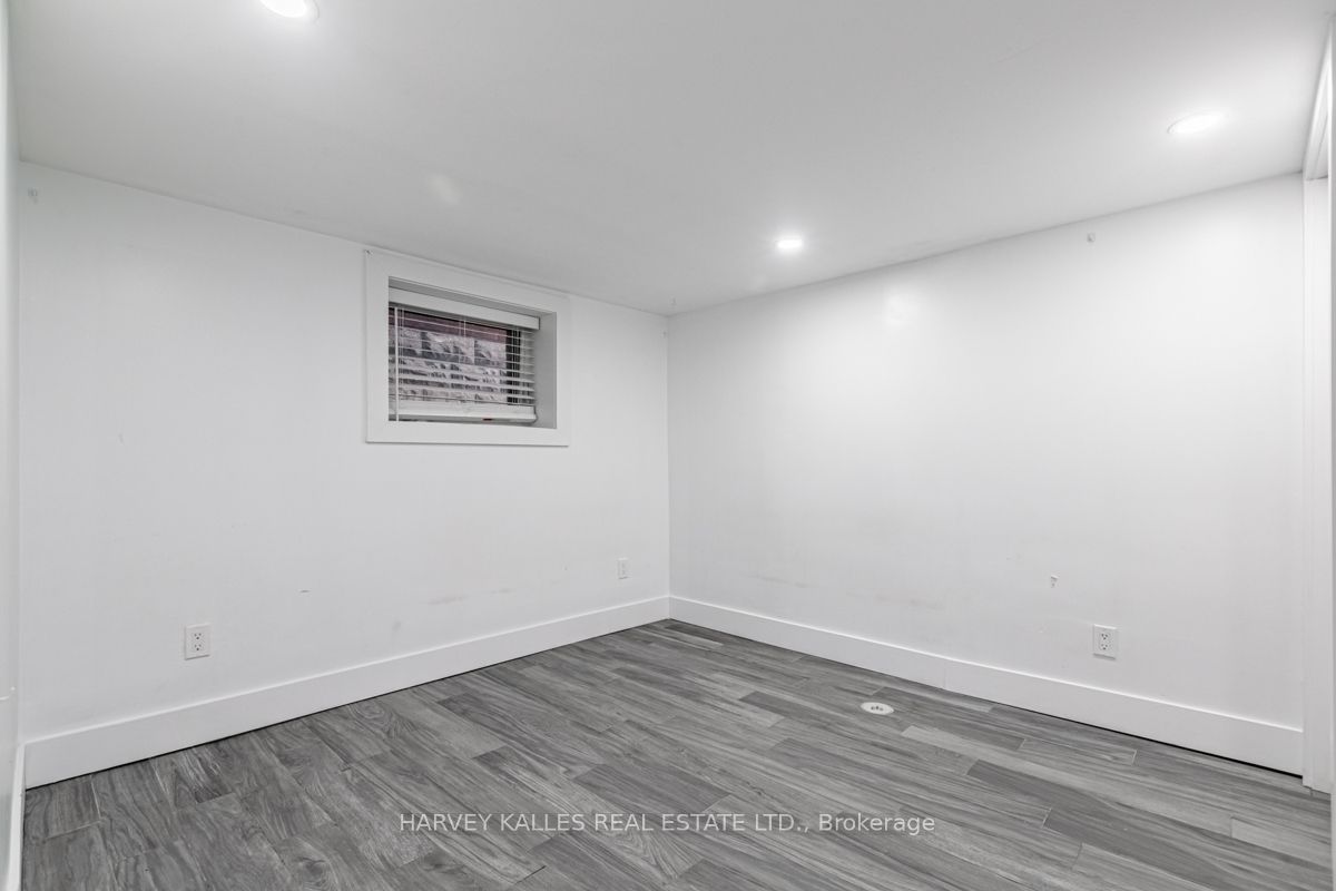 160 Lansdowne Avenue 4