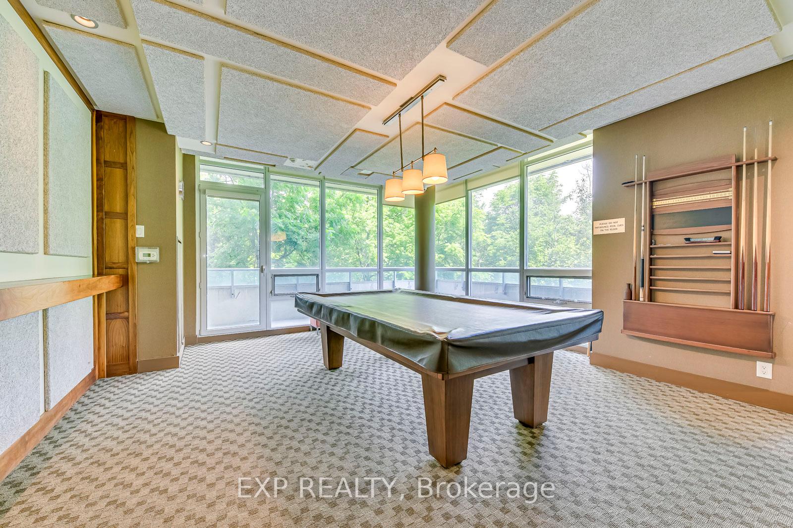 3 Bedrooms Condo at 1055 Southdown, Mississauga For sale