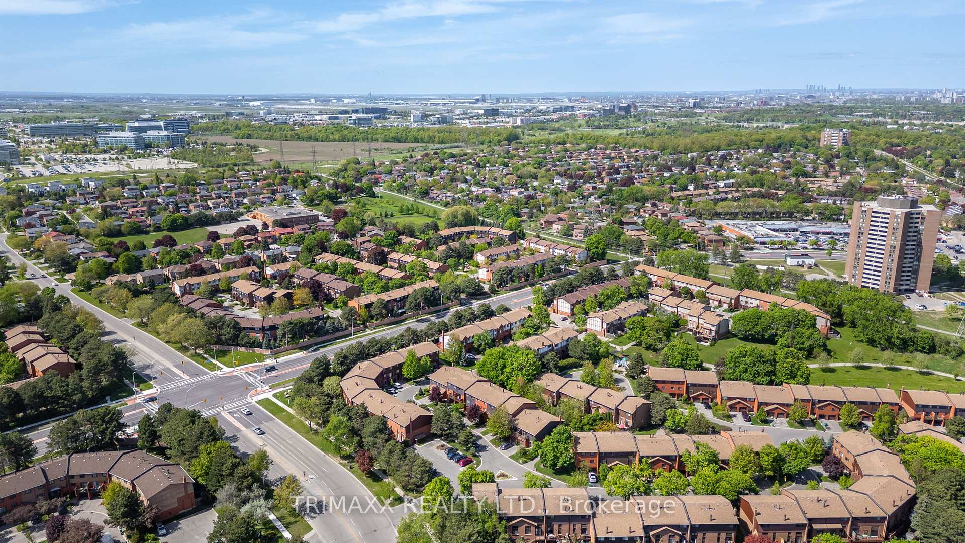 4 Bedrooms Condo at 4165 Fieldgate, Mississauga For sale