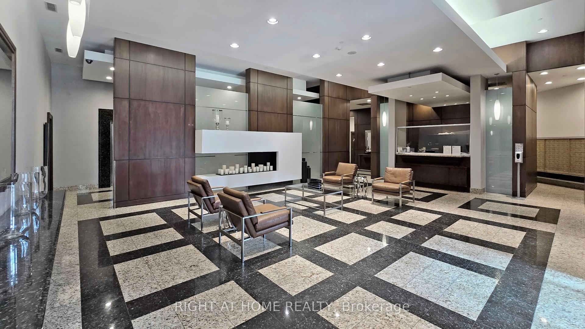 3 Bedrooms Condo at 18 Parkview, Toronto For sale