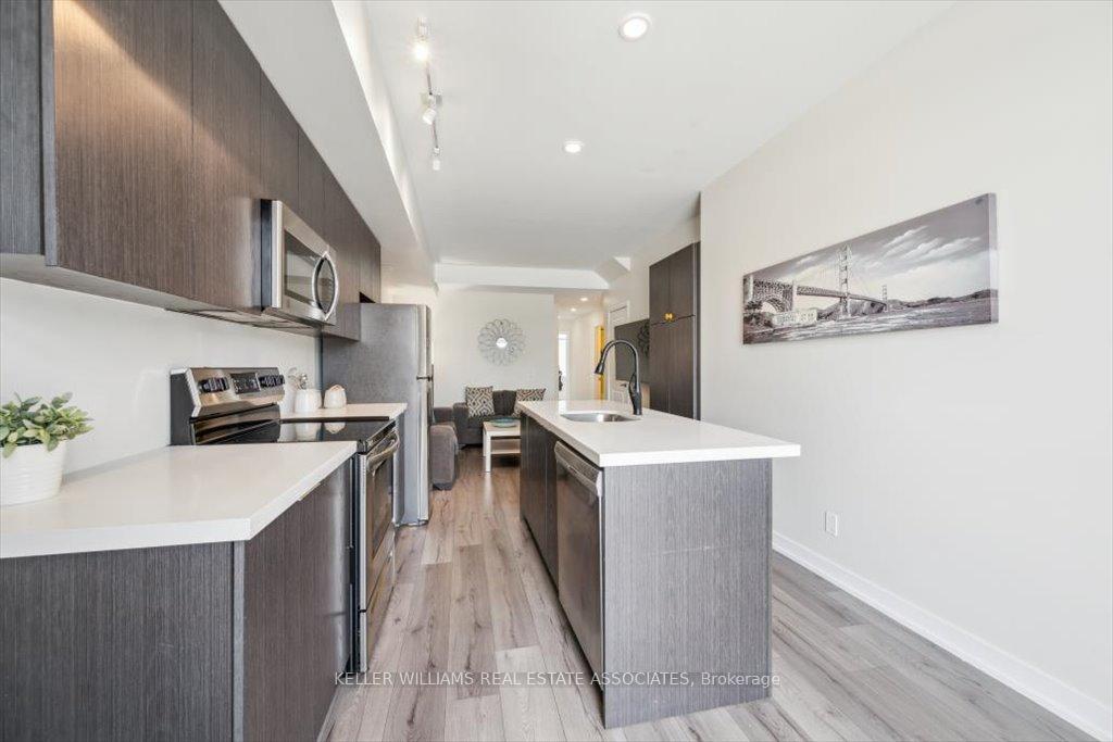 2 Bedrooms Condo at 3058 Sixth,  Oakville For sale