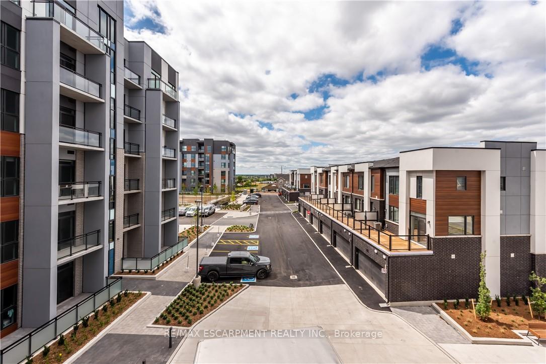 2 Bedrooms Condo at 50 KAITTING, Oakville For sale