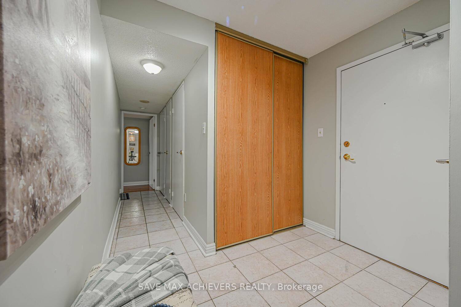 3 Bedrooms Condo at 21 Markbrook, Toronto For sale
