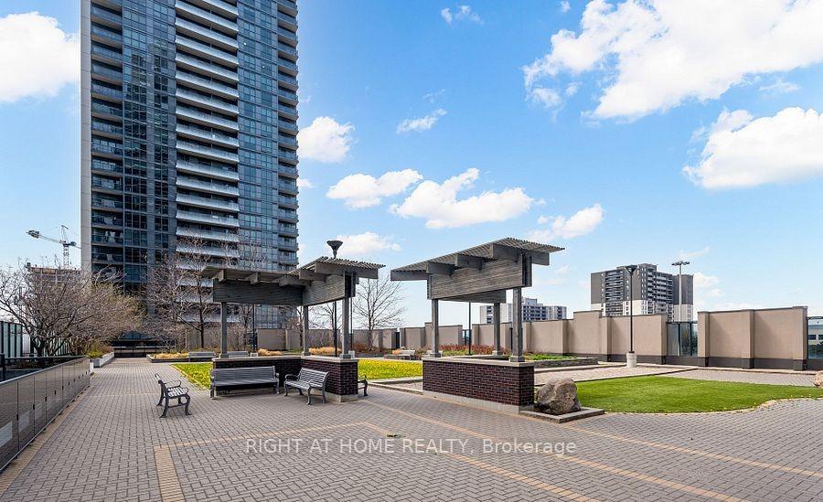 2 Bedrooms Condo at 9 Valhalla Inn, Toronto For sale
