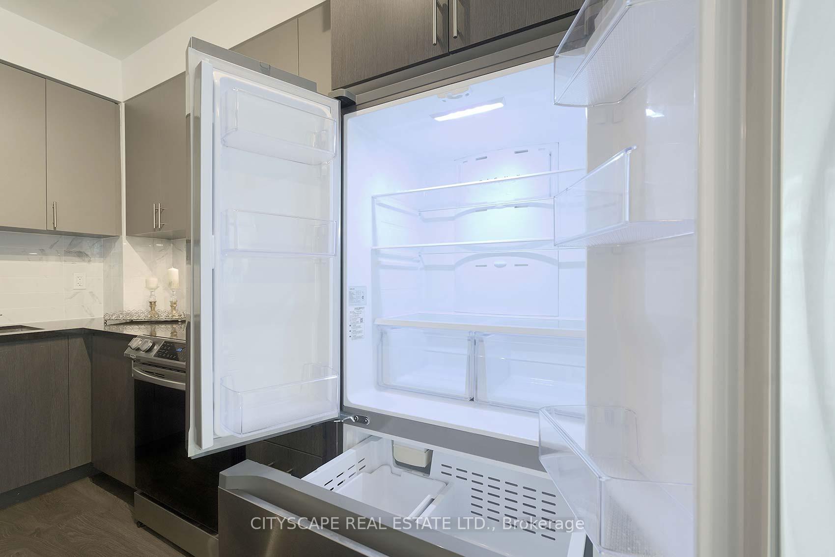 3 Bedrooms Condo at 4677 Metcalfe, Mississauga For sale
