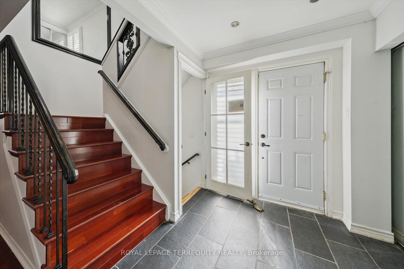 4 Bedrooms Condo at 1825 Hyde Mill, Mississauga For sale