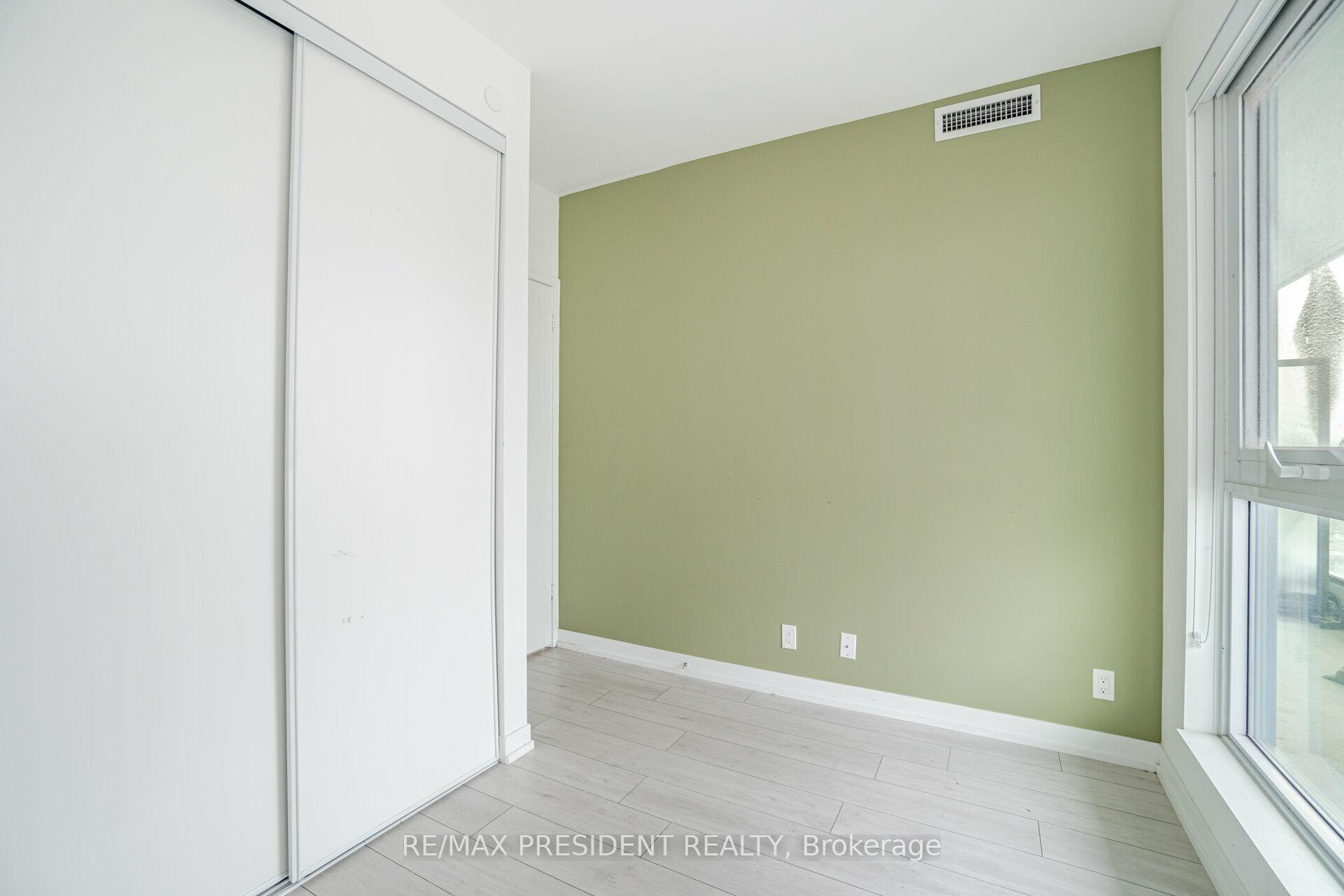 3 Bedrooms Condo at 5 Buttermill, Vaughan For sale