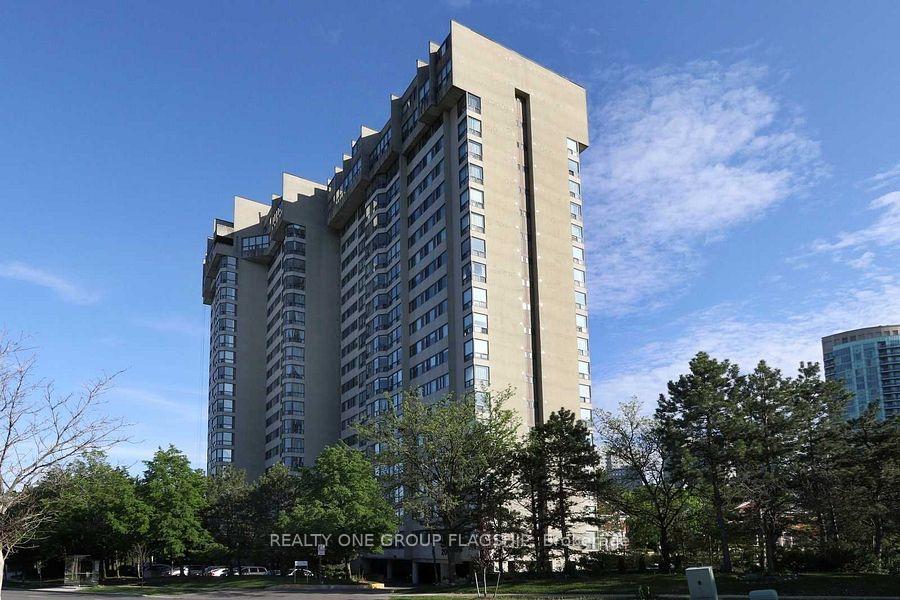 3 Bedrooms Condo at 200 Robert Speck, Mississauga For sale