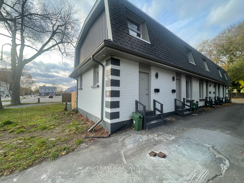 292 Simcoe Street
