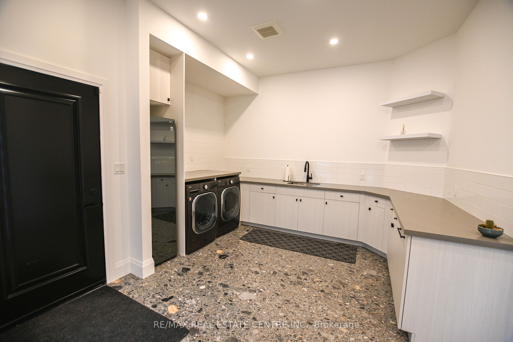 7325 Sunset Place, #3
