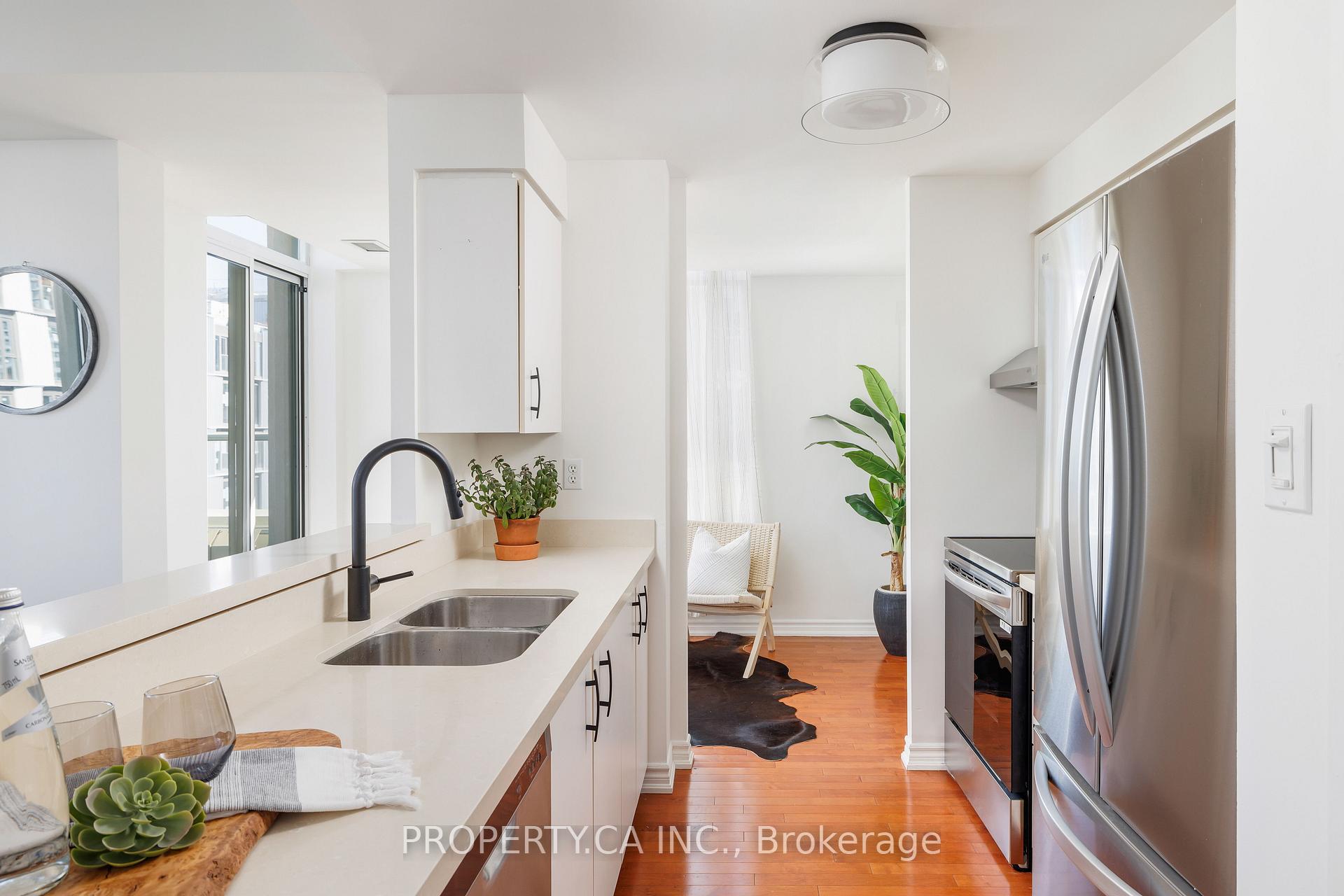2 Bedrooms Condo at 70 Mill, Toronto For sale