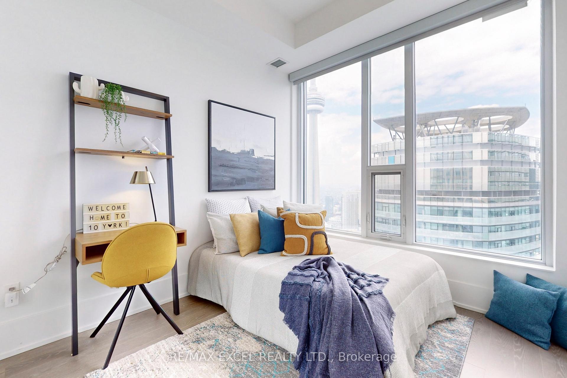 2 Bedrooms Condo at 10 York, Toronto For sale