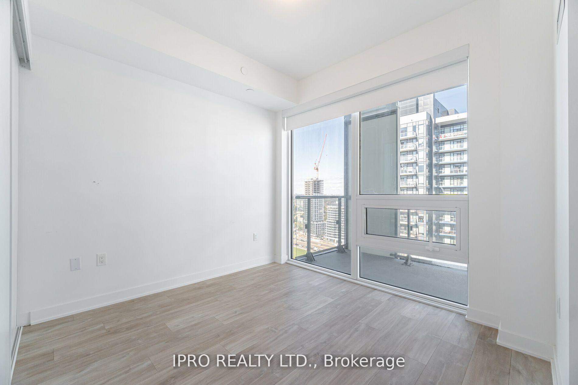 3 Bedrooms Condo at 4675 Metcalfe, Mississauga For sale