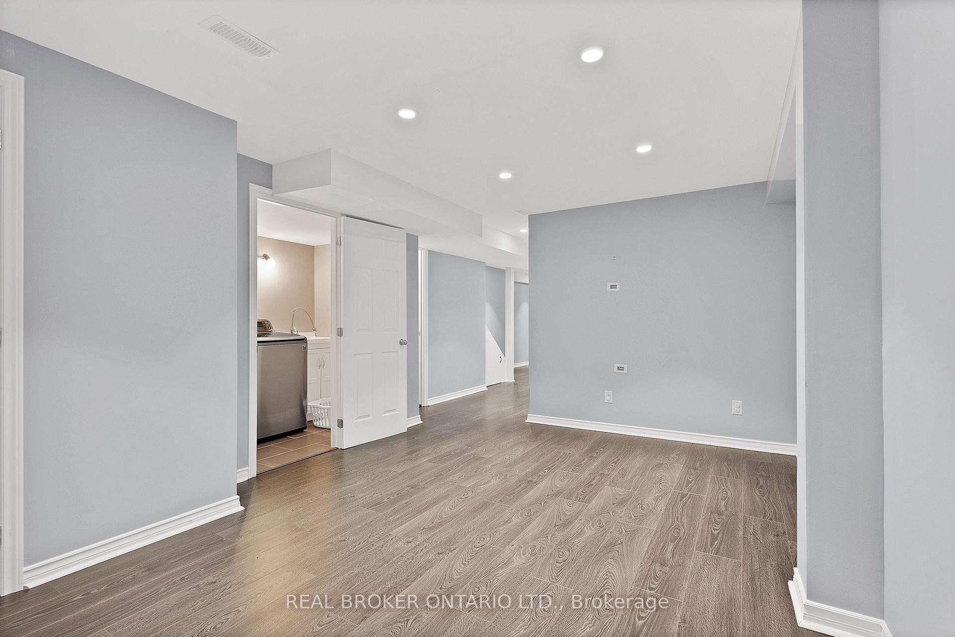 3 Bedrooms Condo at 7360 Zinnia, Mississauga For sale