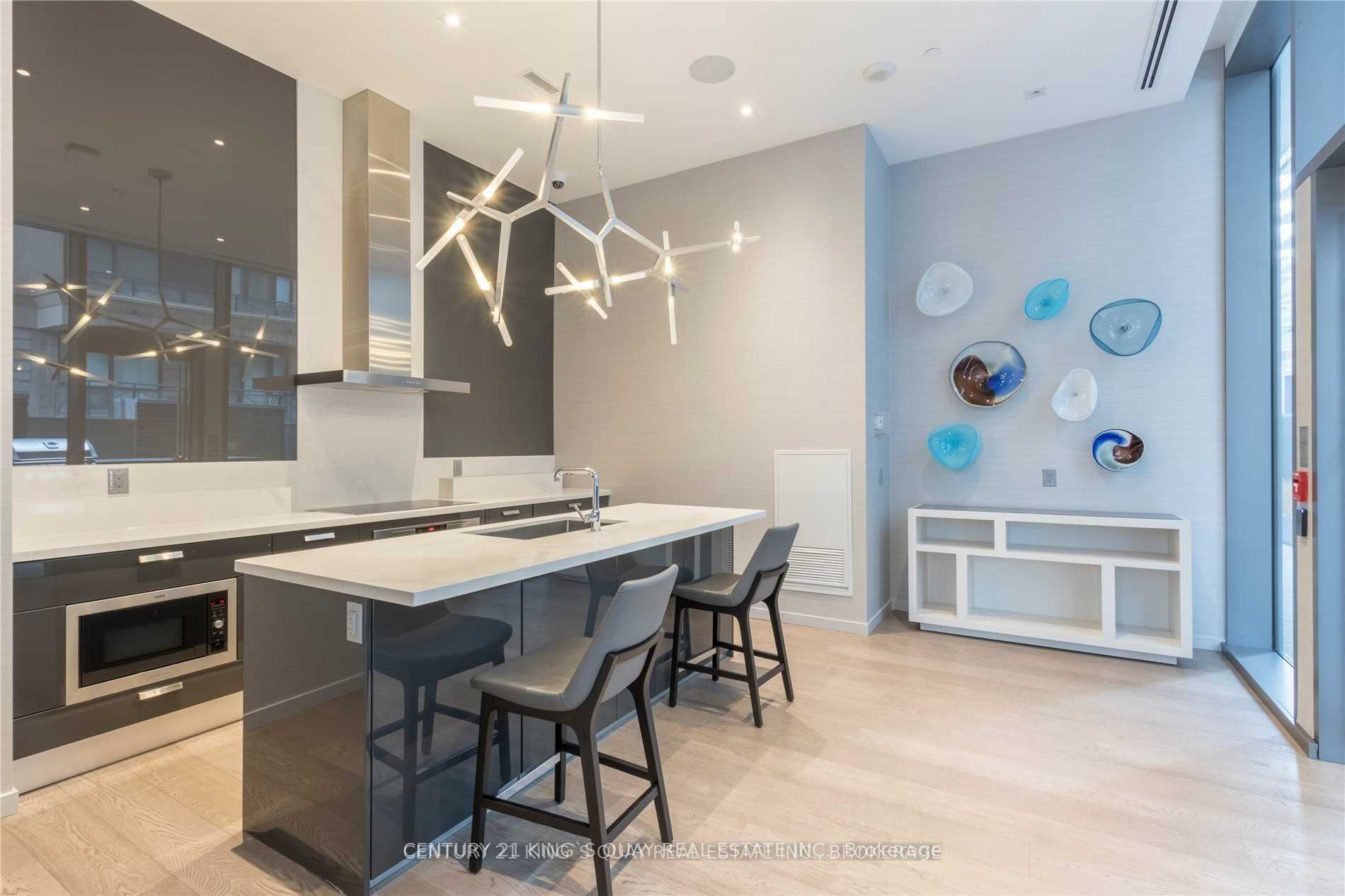 42 Charles Street E, #4102