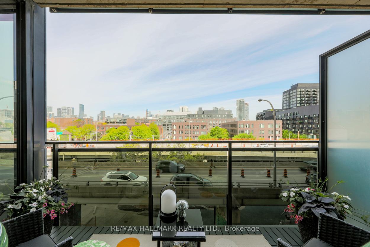 2 Bedrooms Condo at 21 Lawren Harris, Toronto For sale