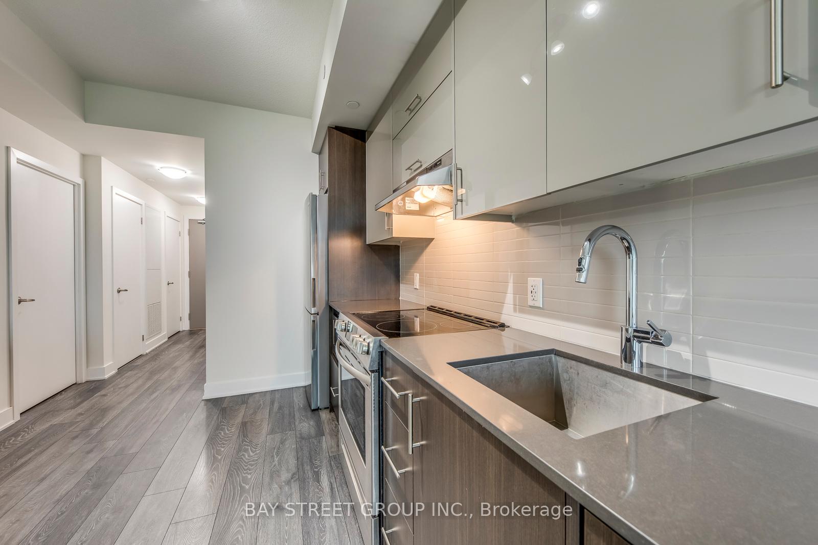2 Bedrooms Condo at 188 Fairview Mall, Toronto For sale